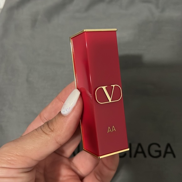 NEW ❤️ Valentino Beauty Rosso Striking Matte Lip Color 120A night fall NEW FALL - Picture 3 of 4